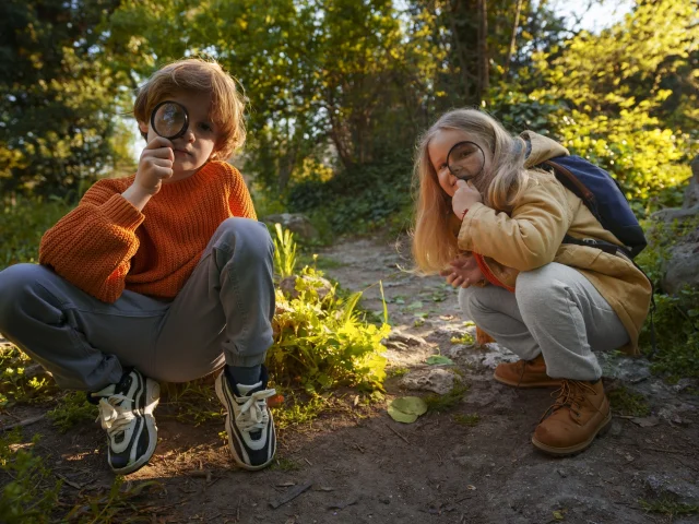 Pleine Photo Enfants Explorant Nature Ensemble 1